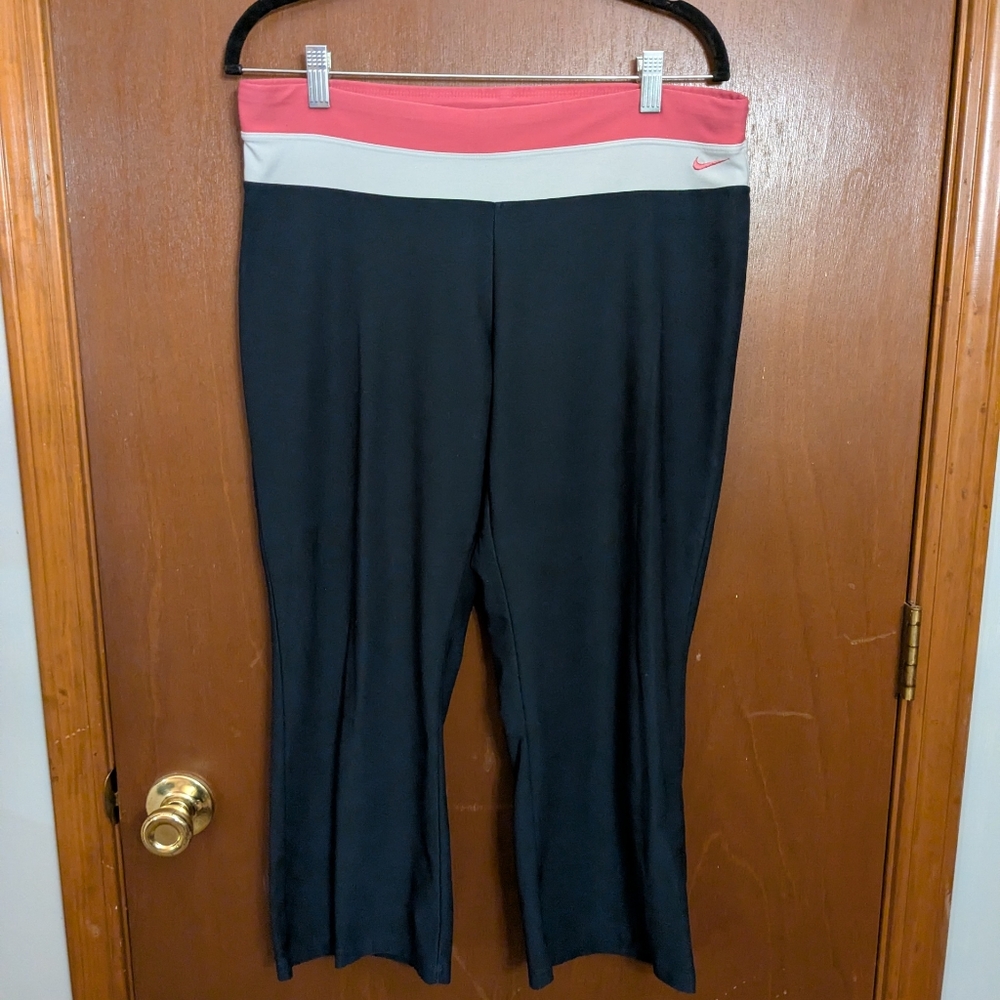 Nike Capri Athletic Pants